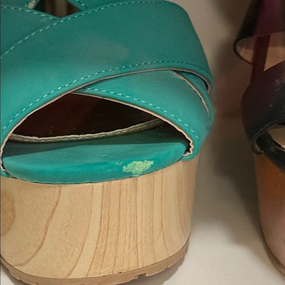 ❌SOLD❌ Women’s Green Crisscross Platform Wedge Sandals - Picture 6 of 6